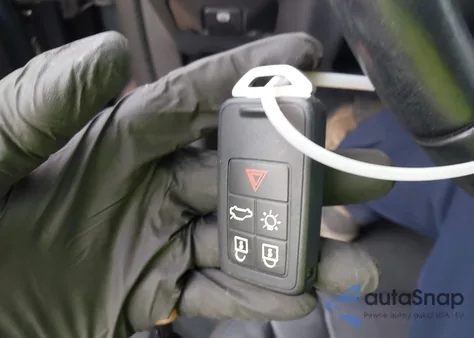 2015 Volvo Xc60 T6 z USA, uszkodzony, nr VIN YV449MDK2F2709324